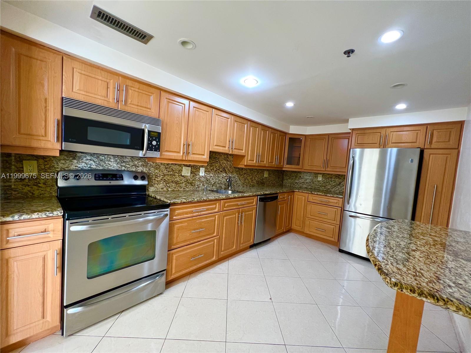 FAIRVIEW HOUSE CONDO - Residential