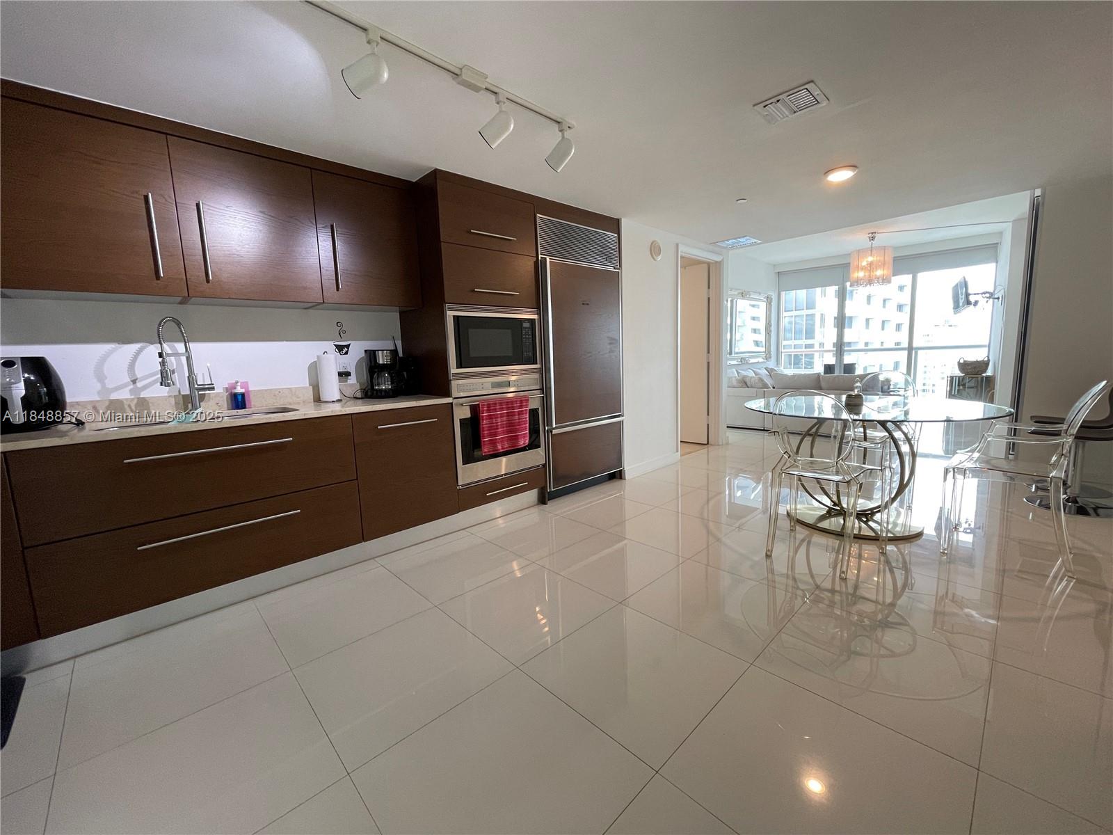 ICON BRICKELL CONDO NO 3 - Residential