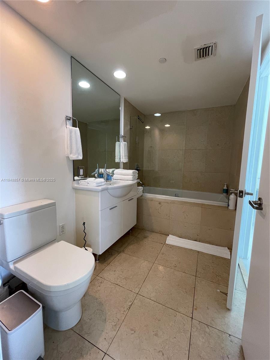 ICON BRICKELL CONDO NO 3 - Residential