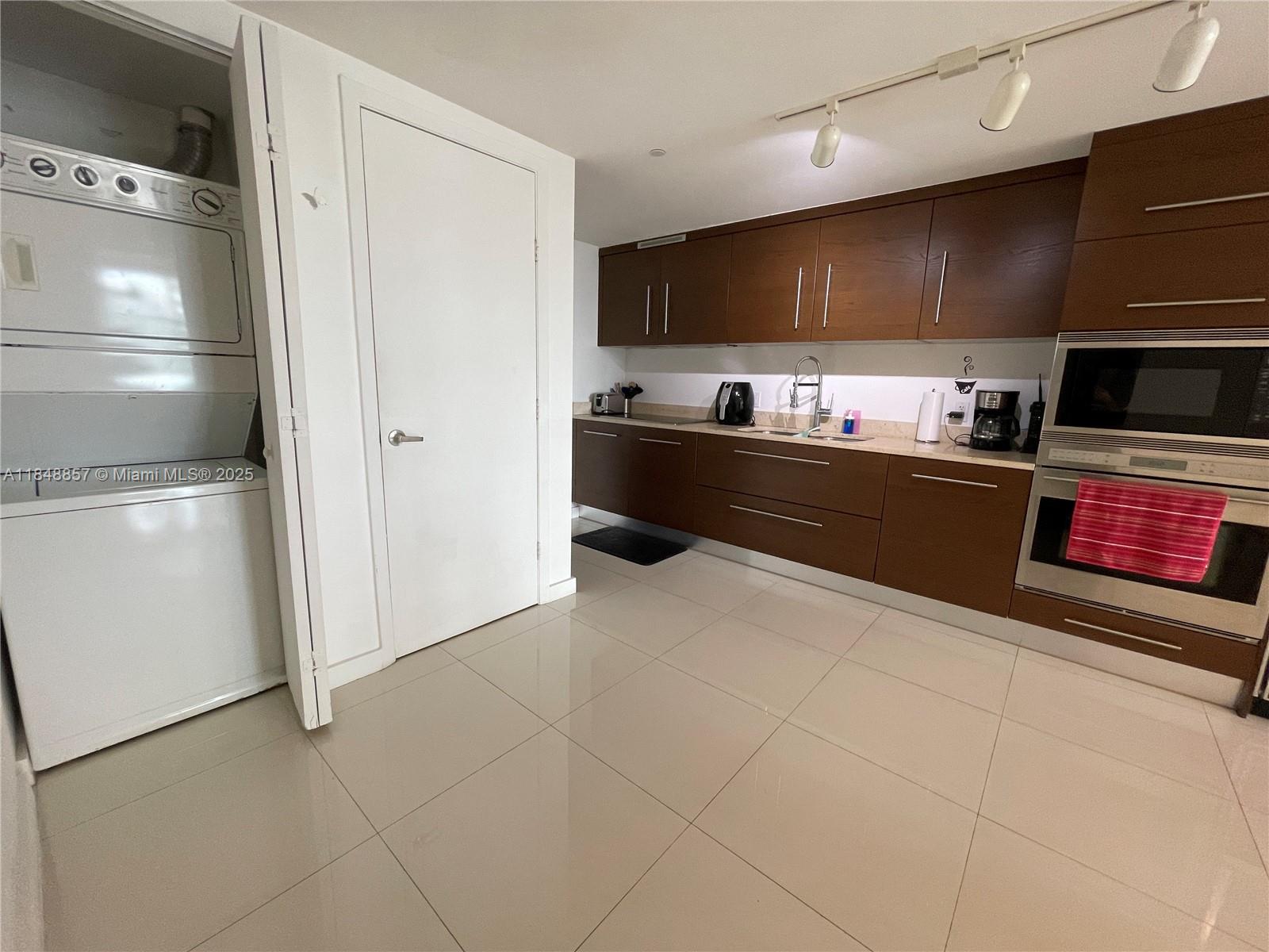 ICON BRICKELL CONDO NO 3 - Residential