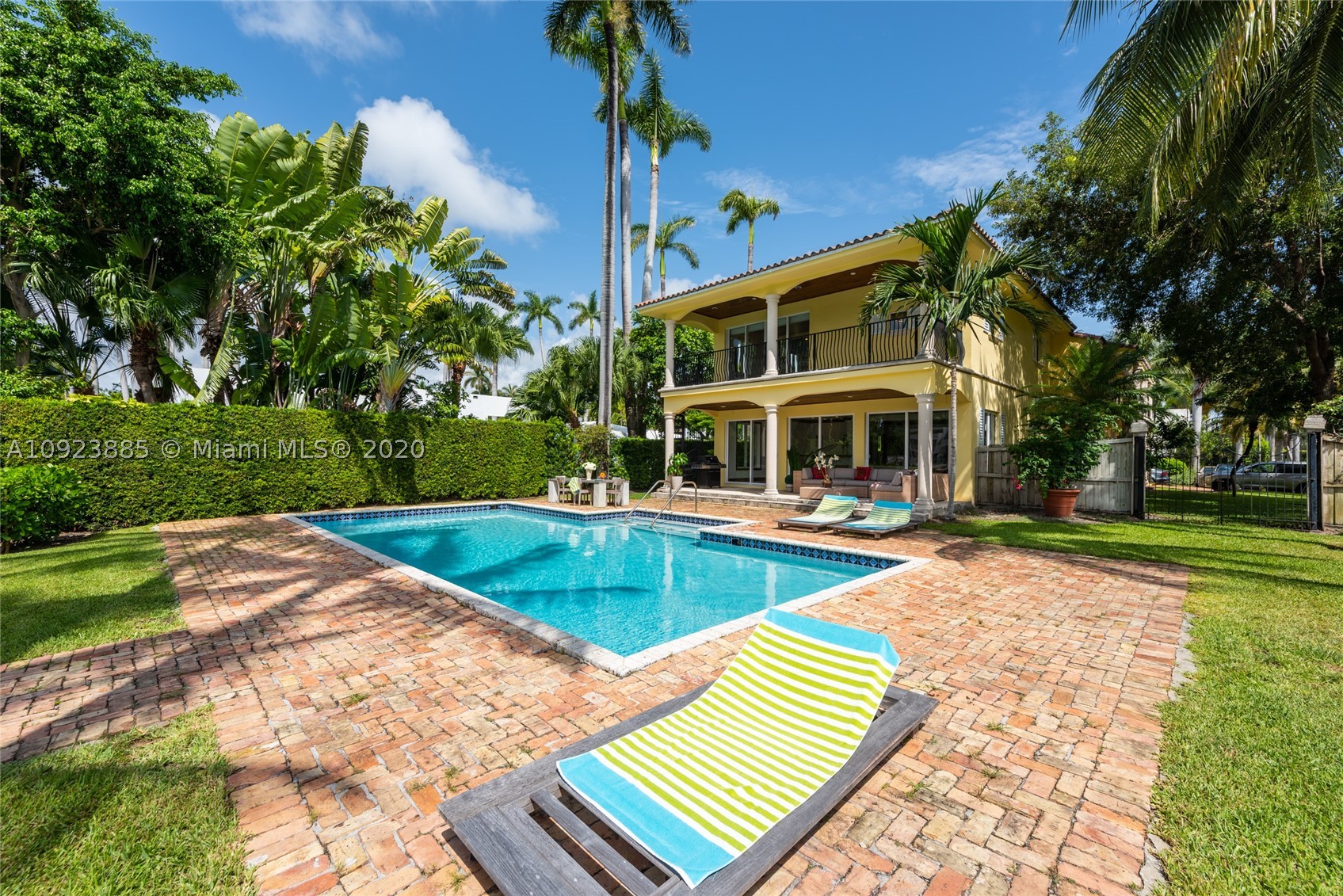 SUNSET ISLANDS-ISLAND NO - Residential