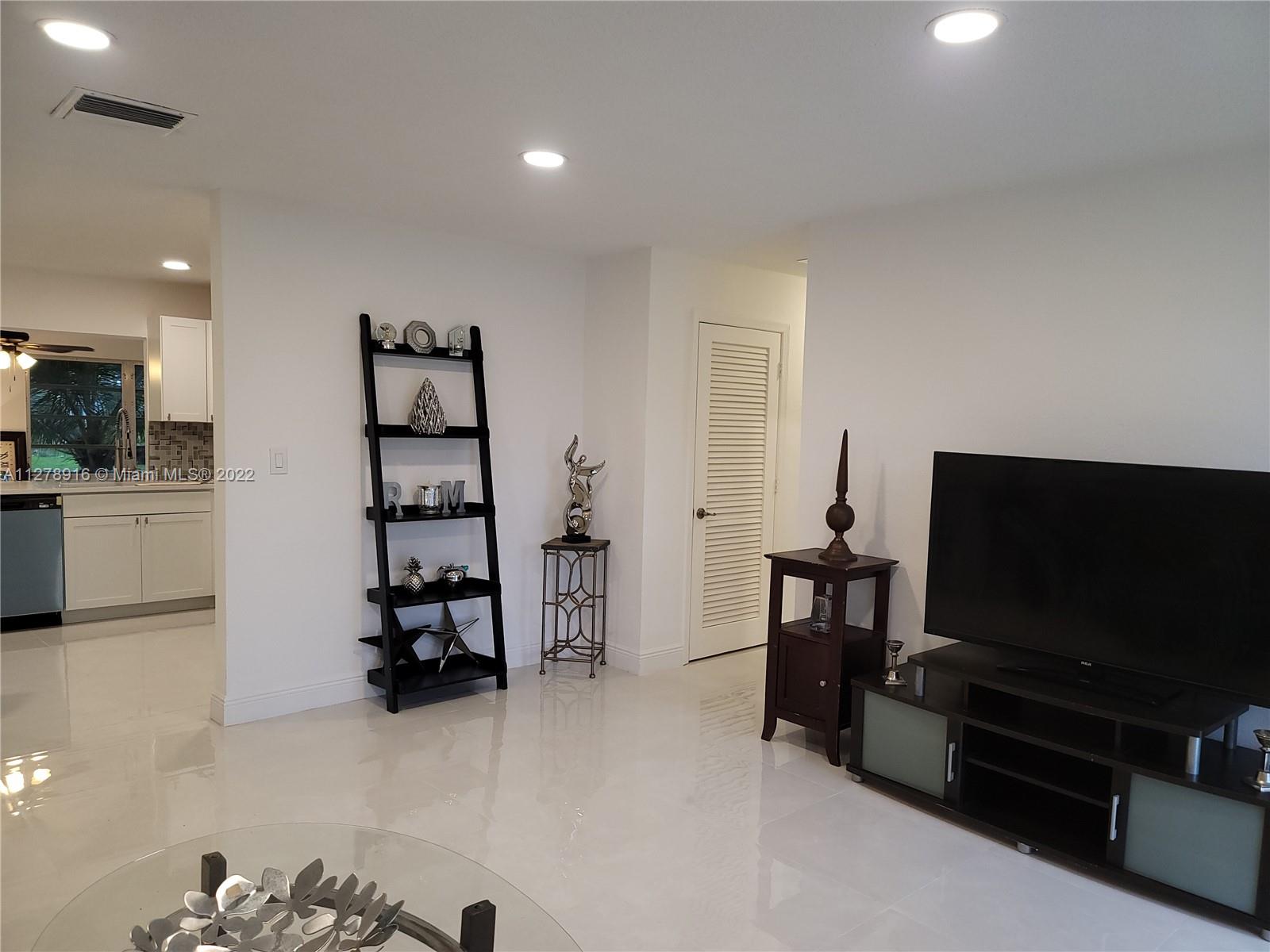 MAINLANDS OF TAMARAC LAKE - Residential