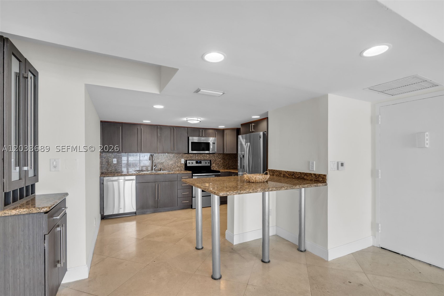 TOWER 1800 CONDO - Residential Lease