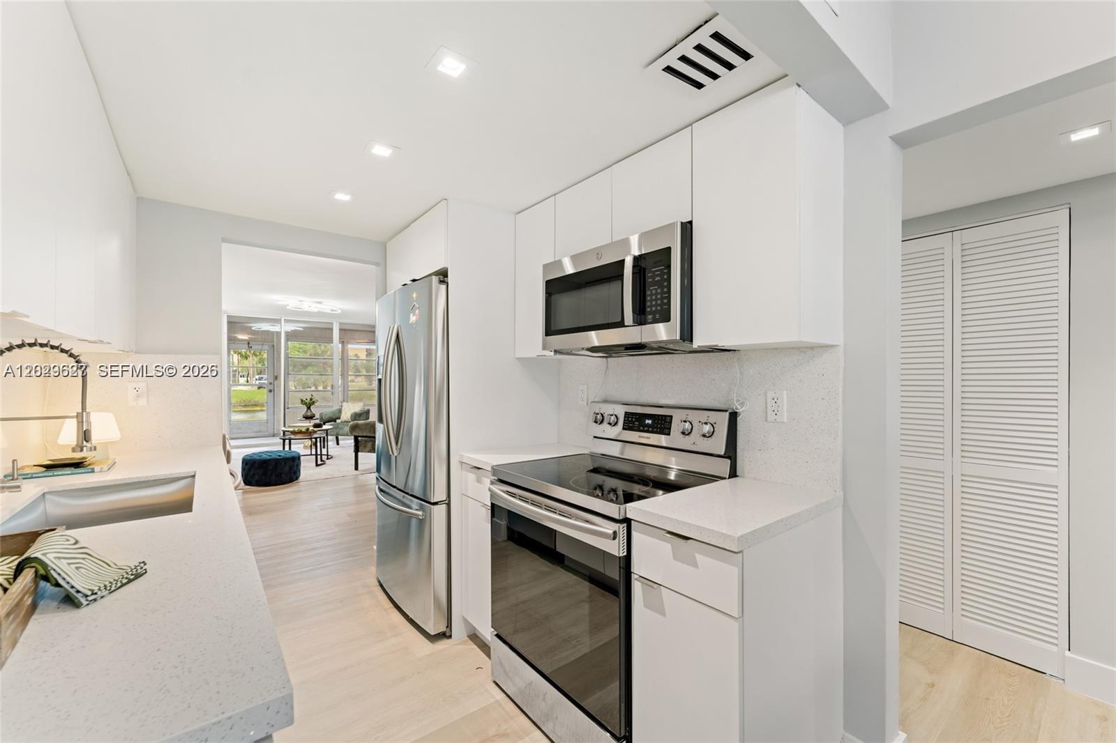 CYPRESS CHASE NORTH NO 3 - Residential