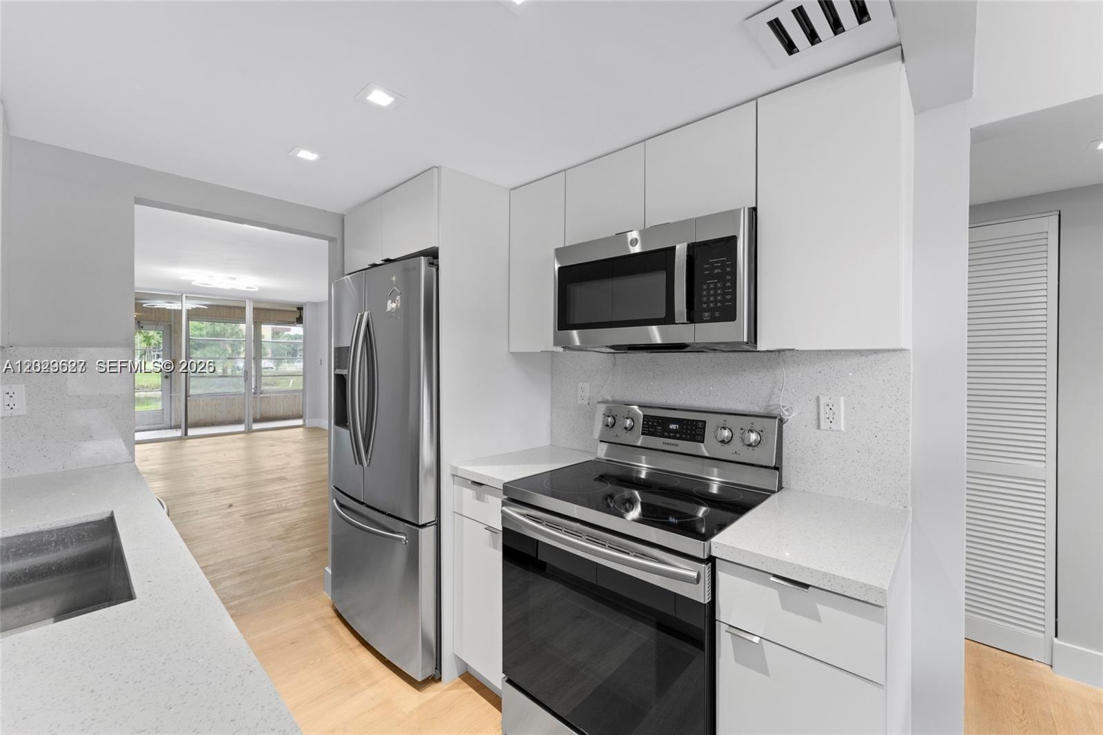 CYPRESS CHASE NORTH NO 3 - Residential