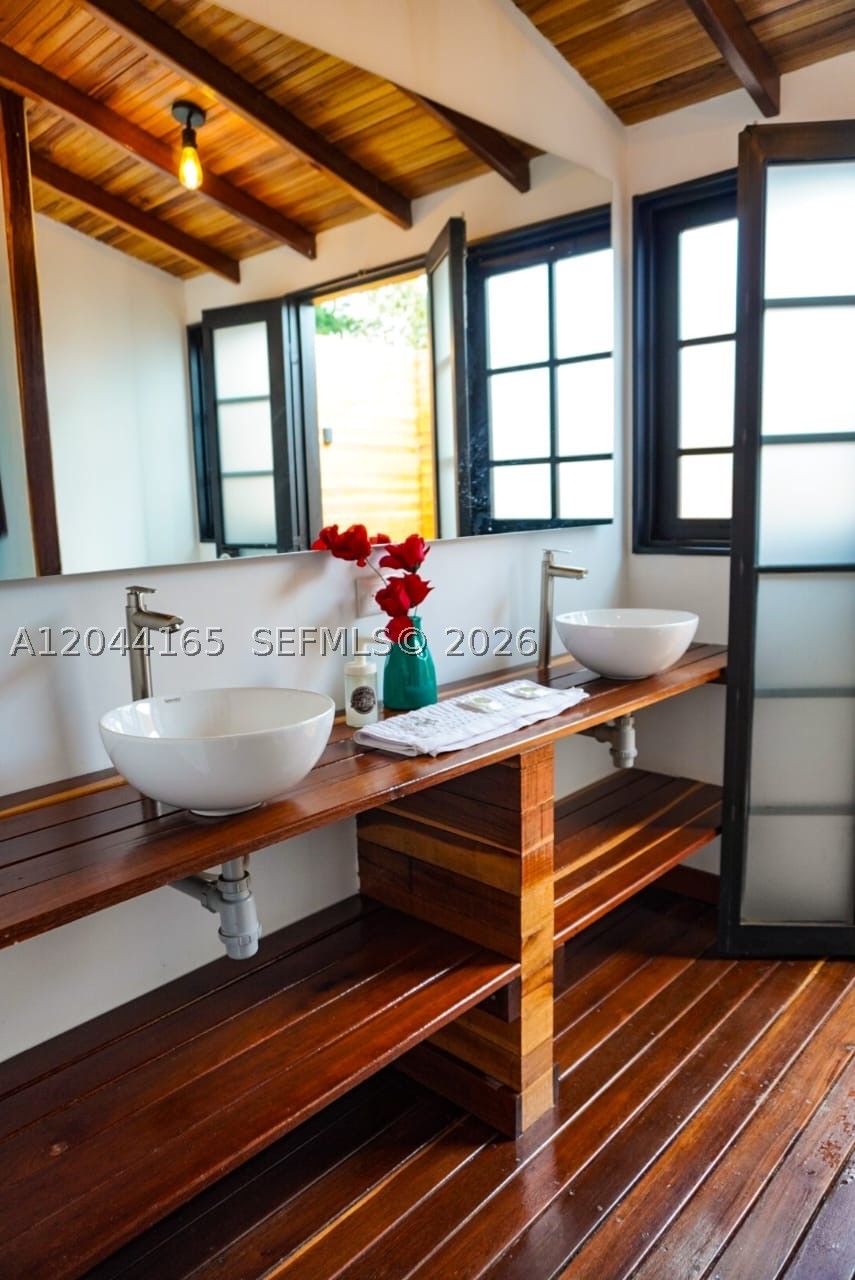 Vereda Zamorano - Residential Income