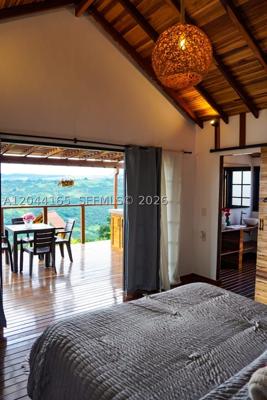 Vereda Zamorano - Residential Income