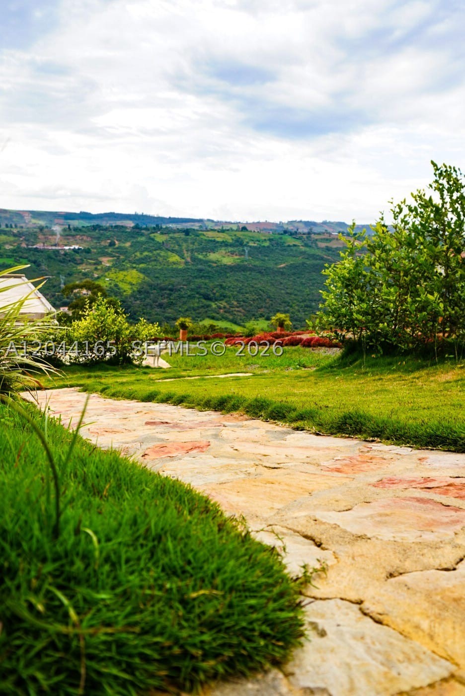 Vereda Zamorano - Residential Income