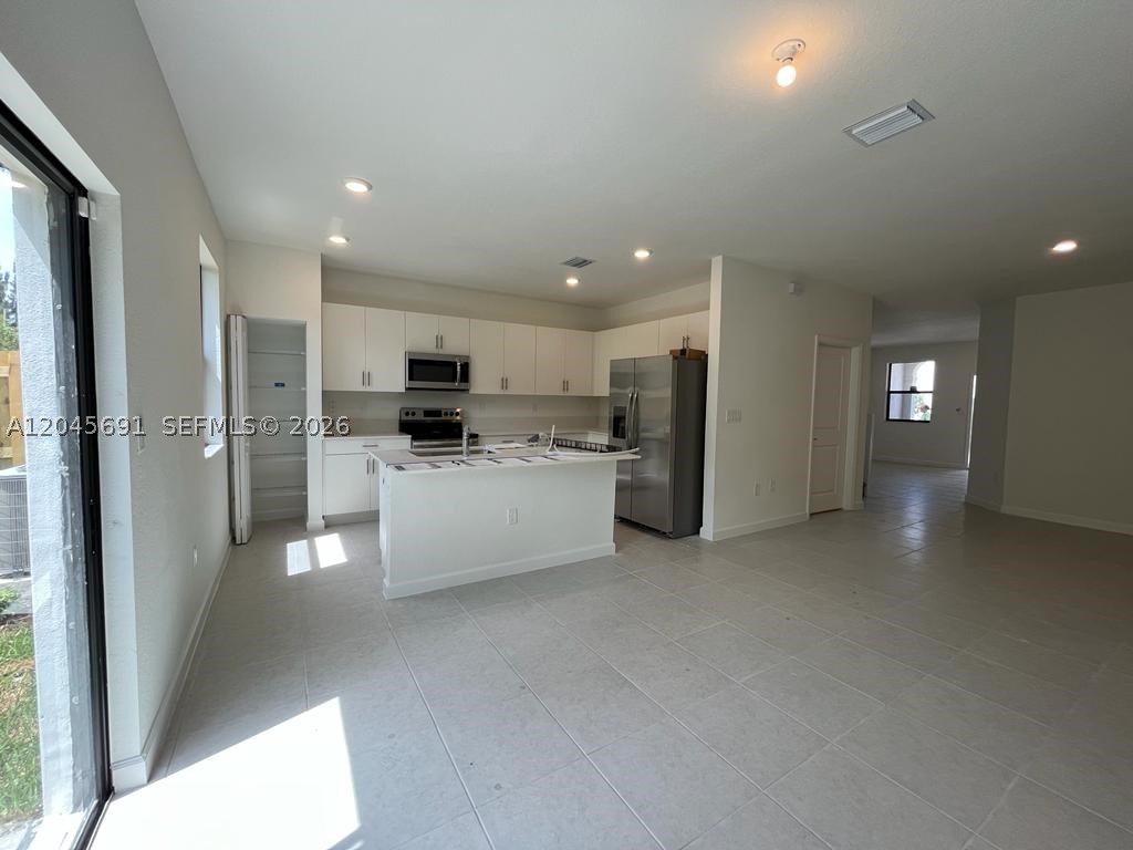 SILVER PALM RESIDENTIAL H - Residential Lease
