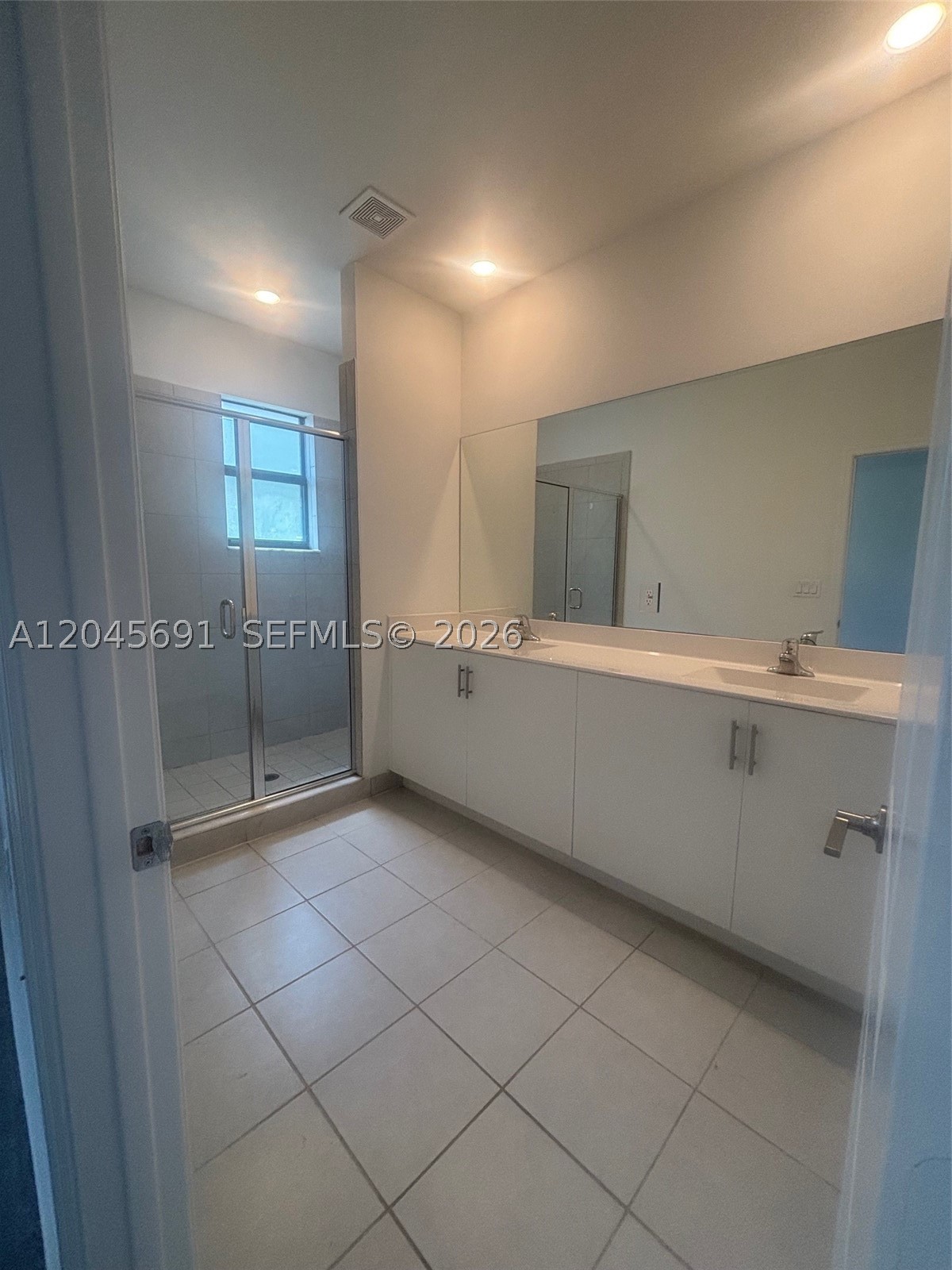 SILVER PALM RESIDENTIAL H - Residential Lease