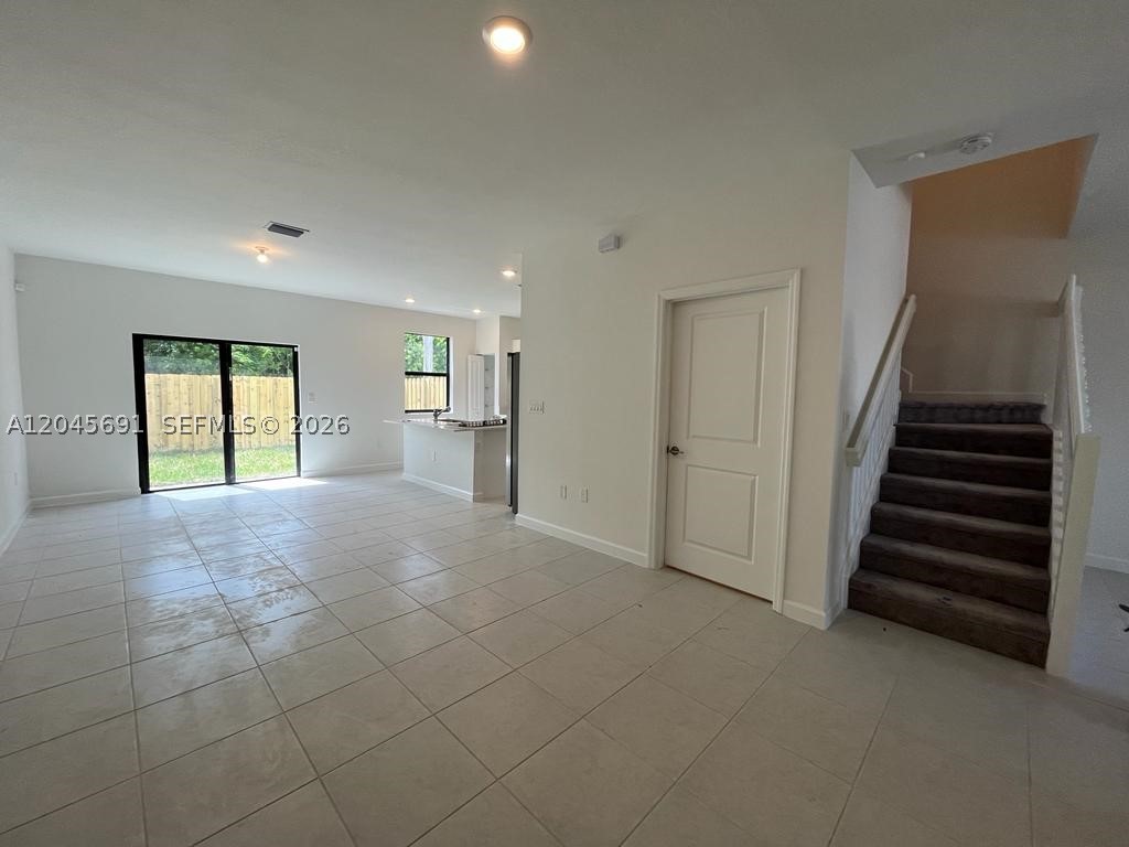 SILVER PALM RESIDENTIAL H - Residential Lease