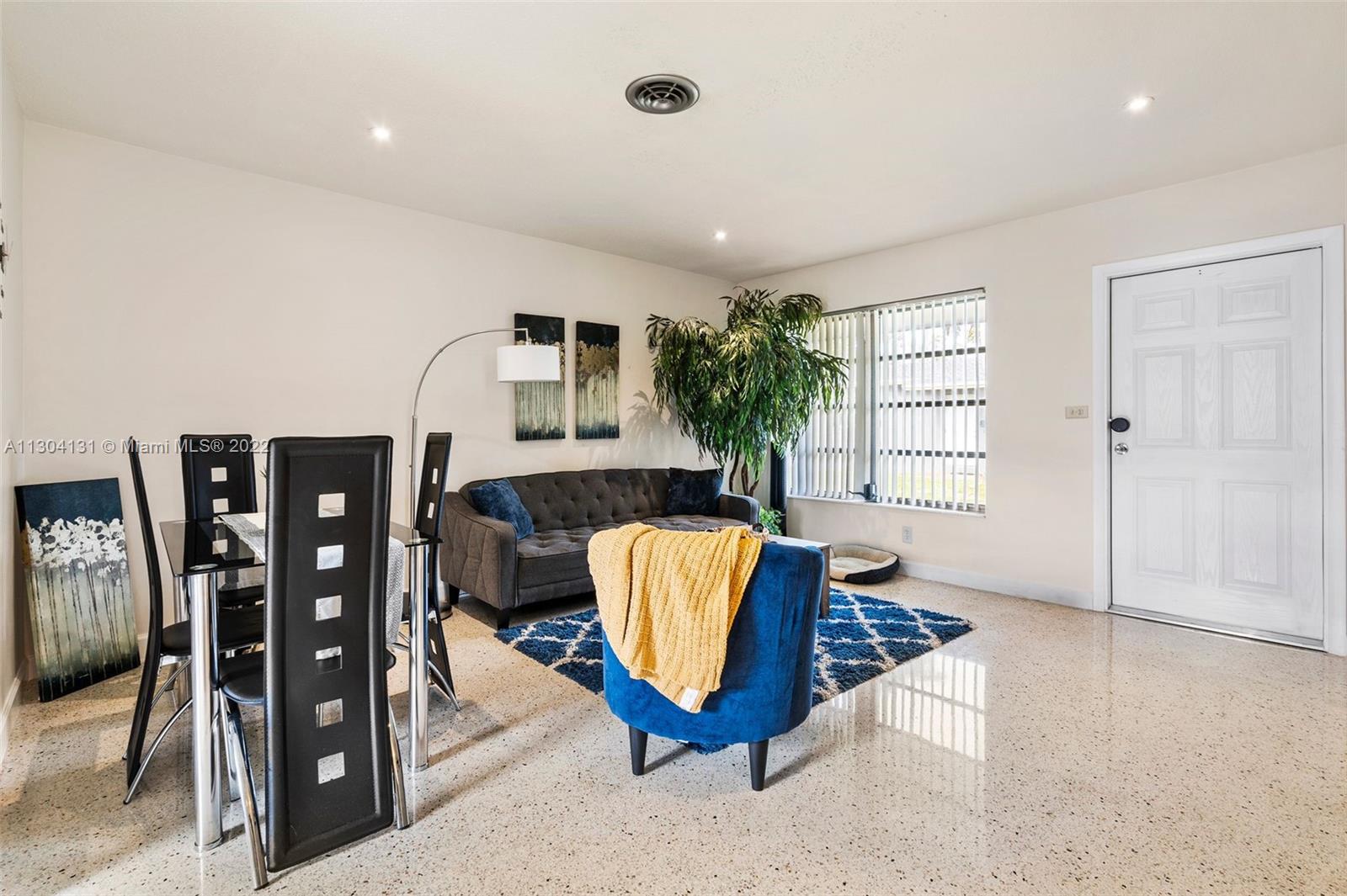 BONIELLO VILLAS SEC TWO - Residential Income