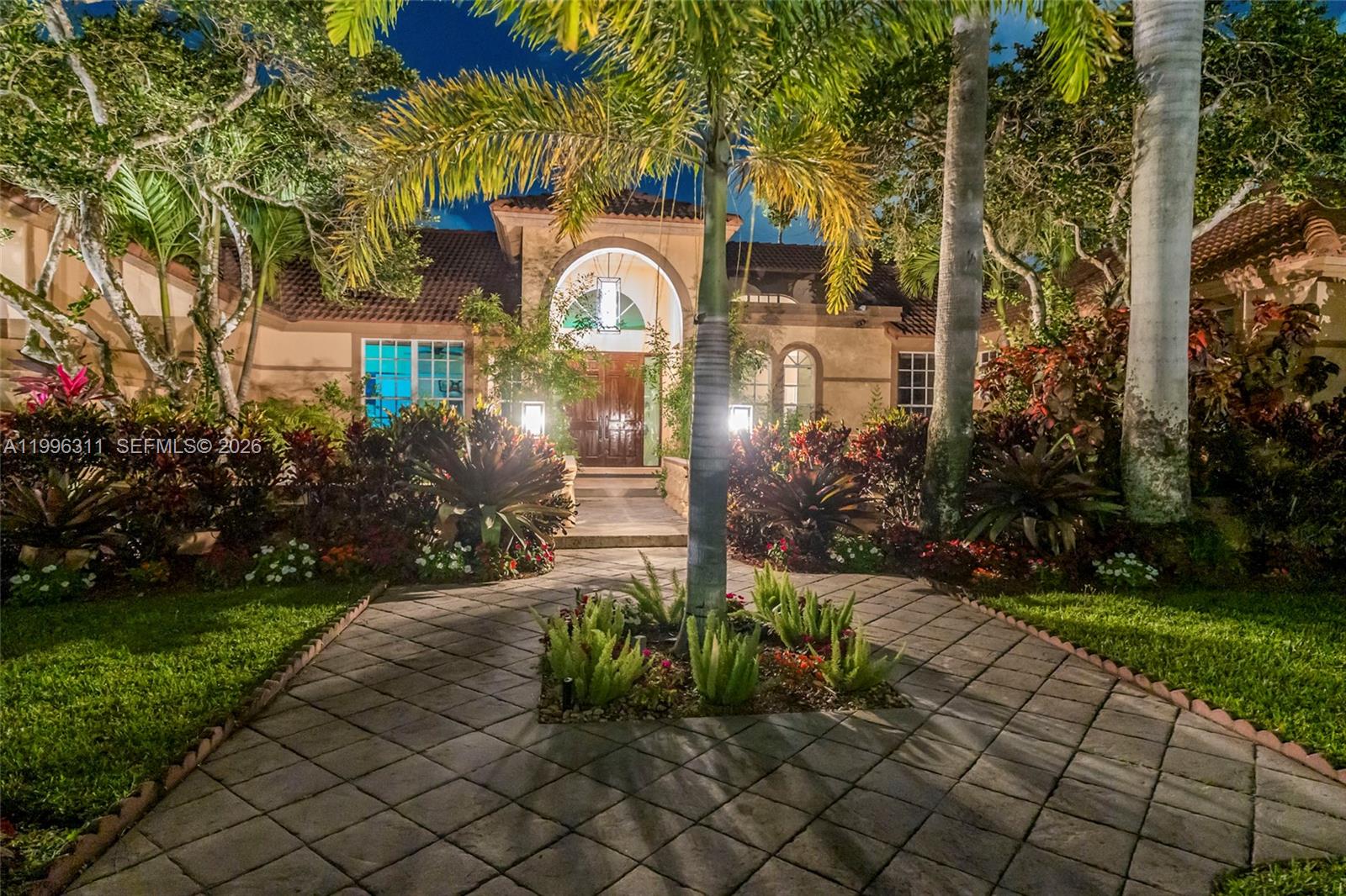 WHISPERING WOODS - Residential