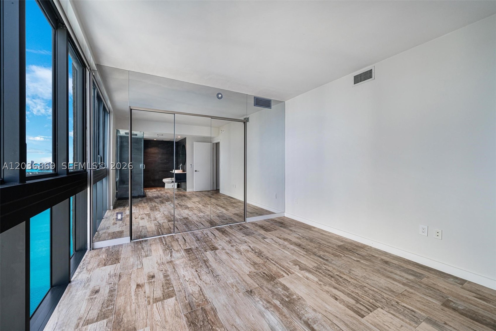 PARAISO BAY CONDO - Residential