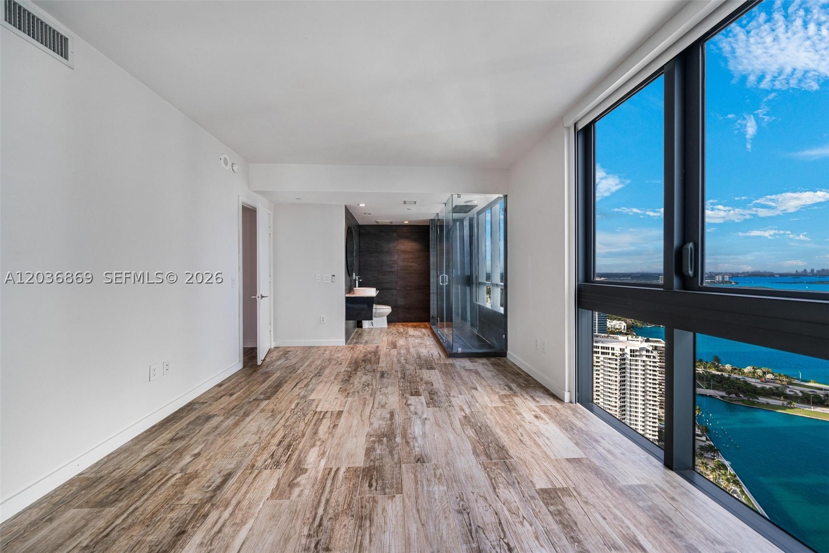 PARAISO BAY CONDO - Residential