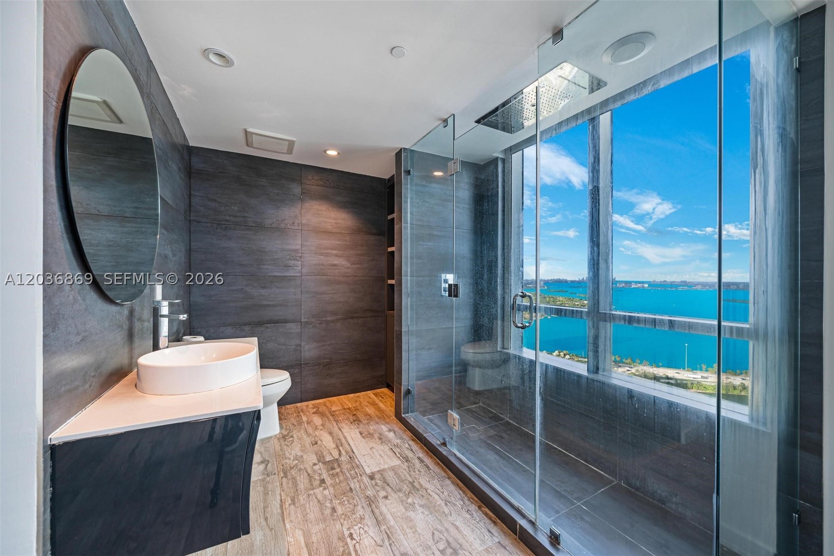 PARAISO BAY CONDO - Residential