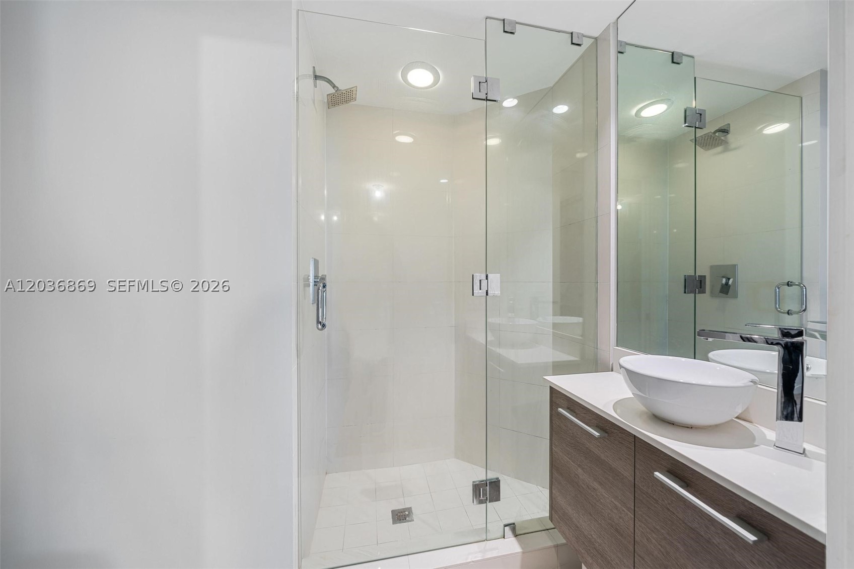 PARAISO BAY CONDO - Residential