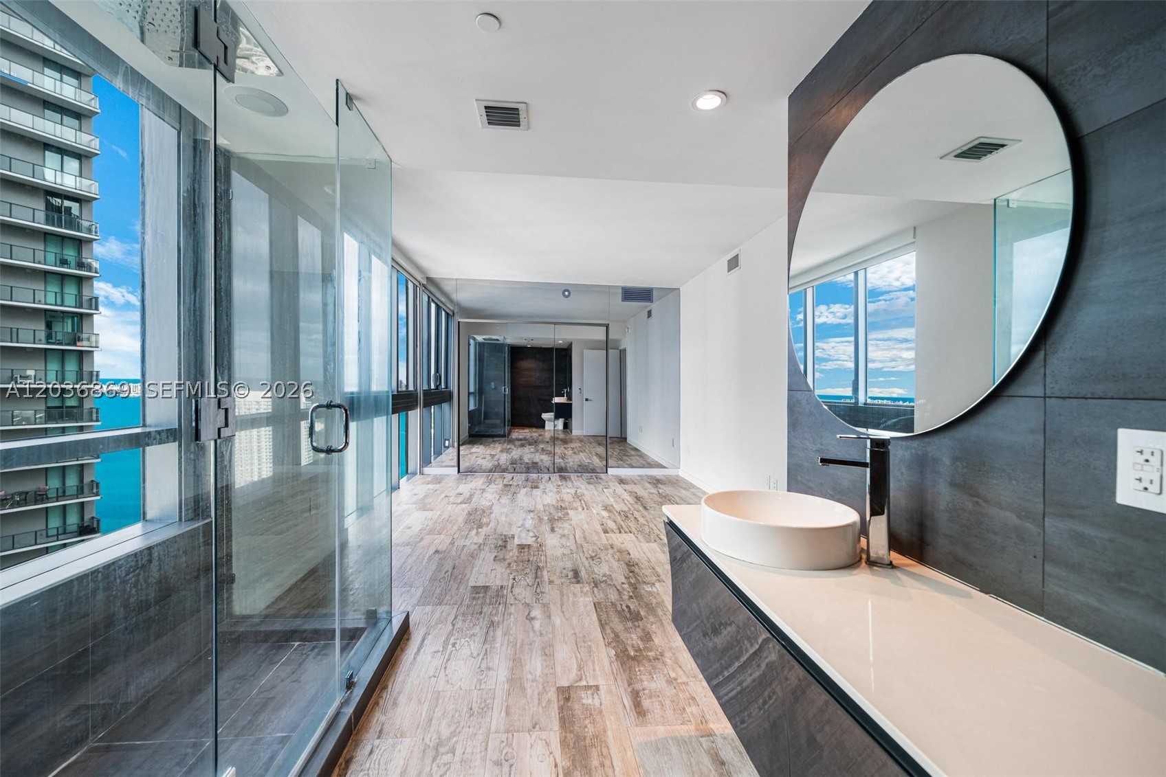 PARAISO BAY CONDO - Residential