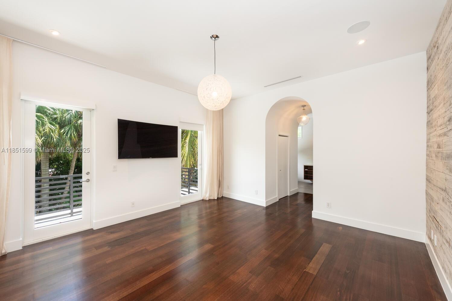 BRAGANZA PARK - Residential Lease