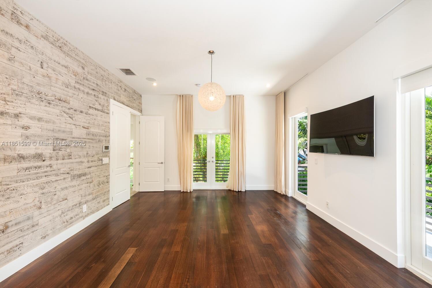 BRAGANZA PARK - Residential Lease
