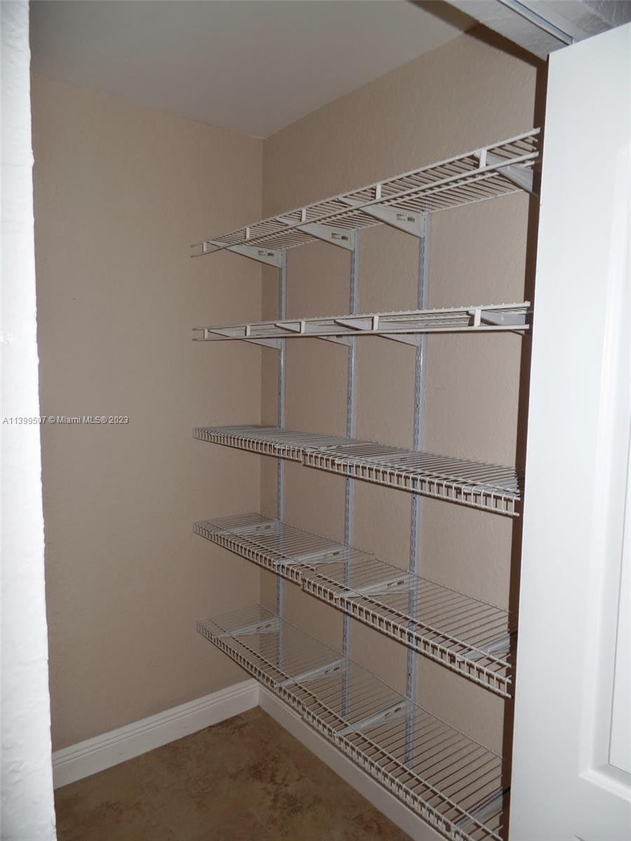 LAKEVIEW CLUB CONDO - Residential Lease