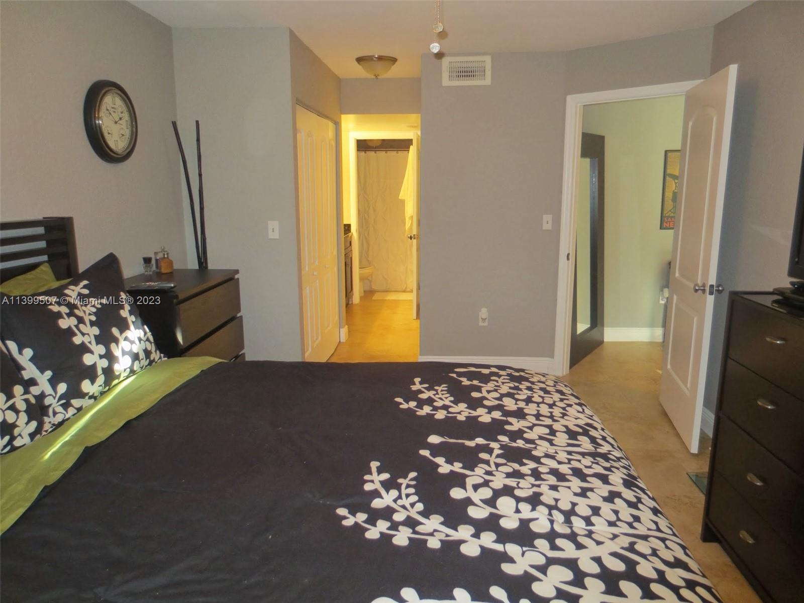 LAKEVIEW CLUB CONDO - Residential Lease