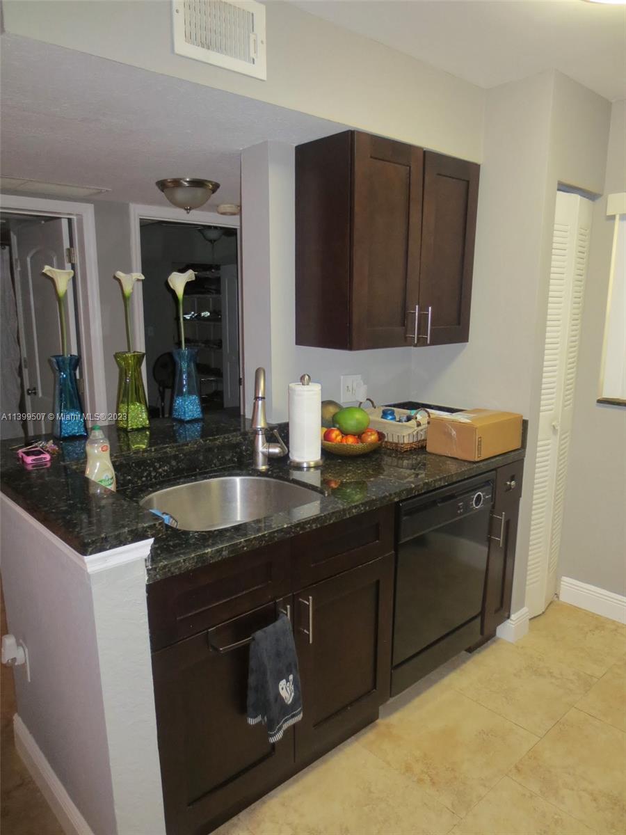 LAKEVIEW CLUB CONDO - Residential Lease