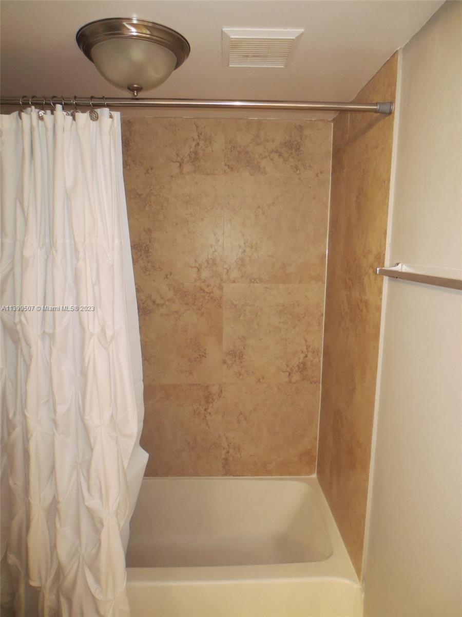LAKEVIEW CLUB CONDO - Residential Lease