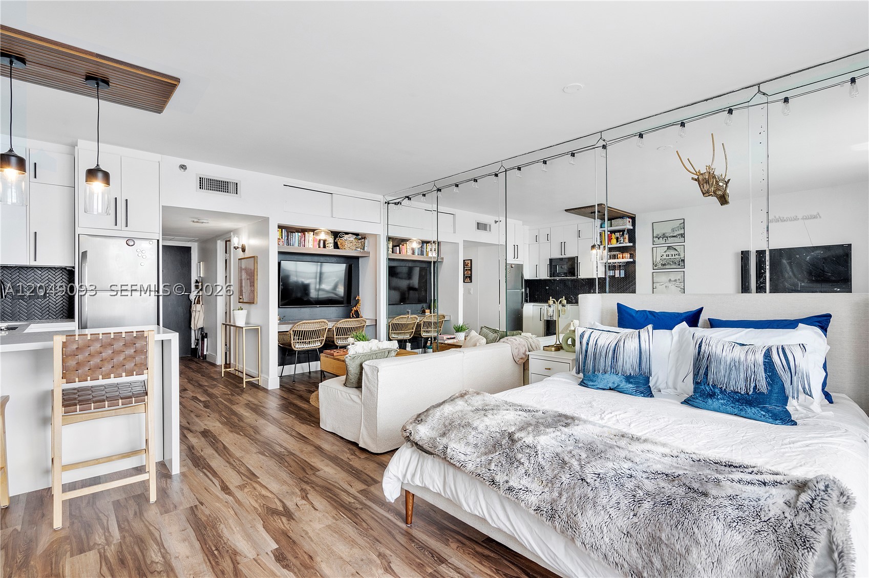 VENETIA CONDO - Residential