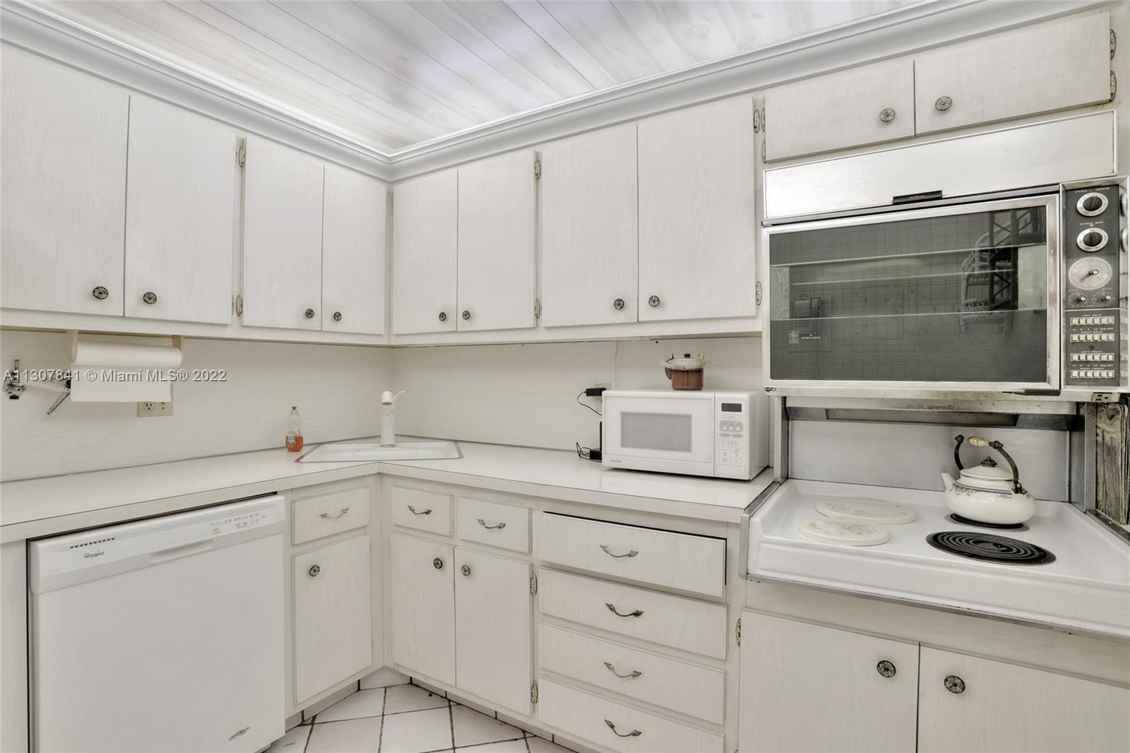JAMAICA HOUSE CONDOMINIUM - Residential