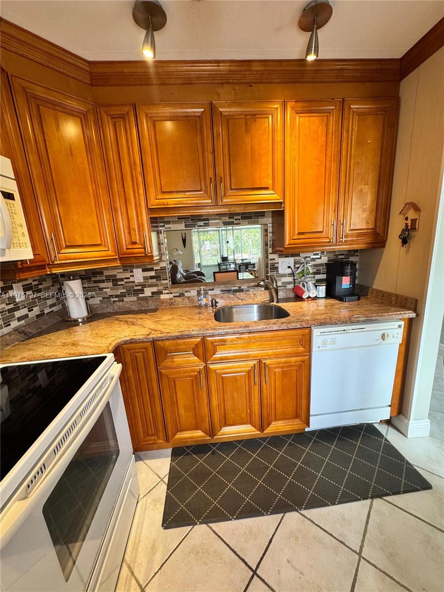 KAHLUA GARDENS CONDO - Residential