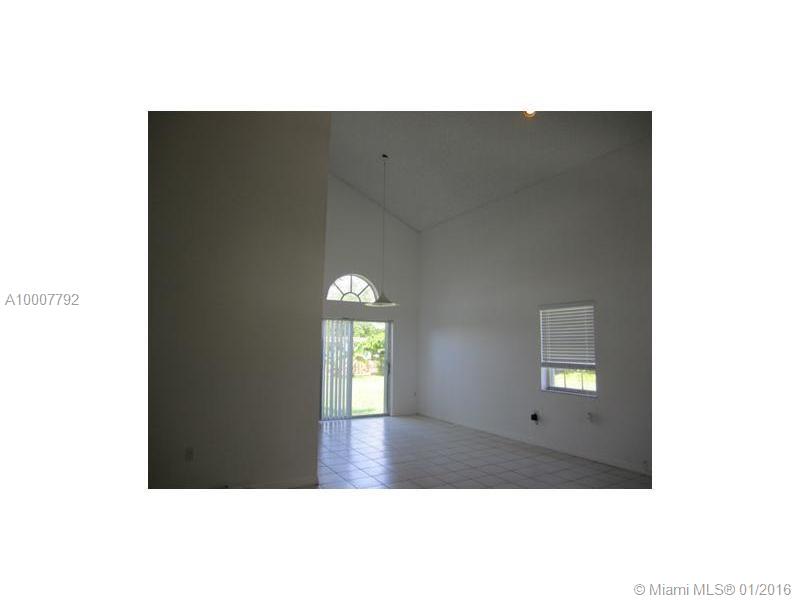 CENTENNIAL - Residential Lease