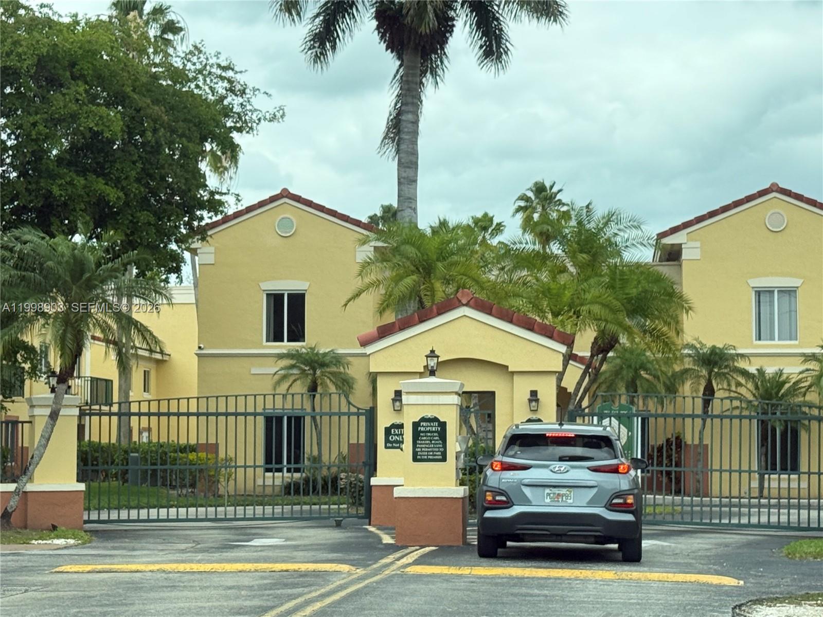 Amazing two story unit. Rarely on the market. Granite kitchen counter top. Complex permits short term rentals, also great for end users to enjoy near shopping centers and restaurants.