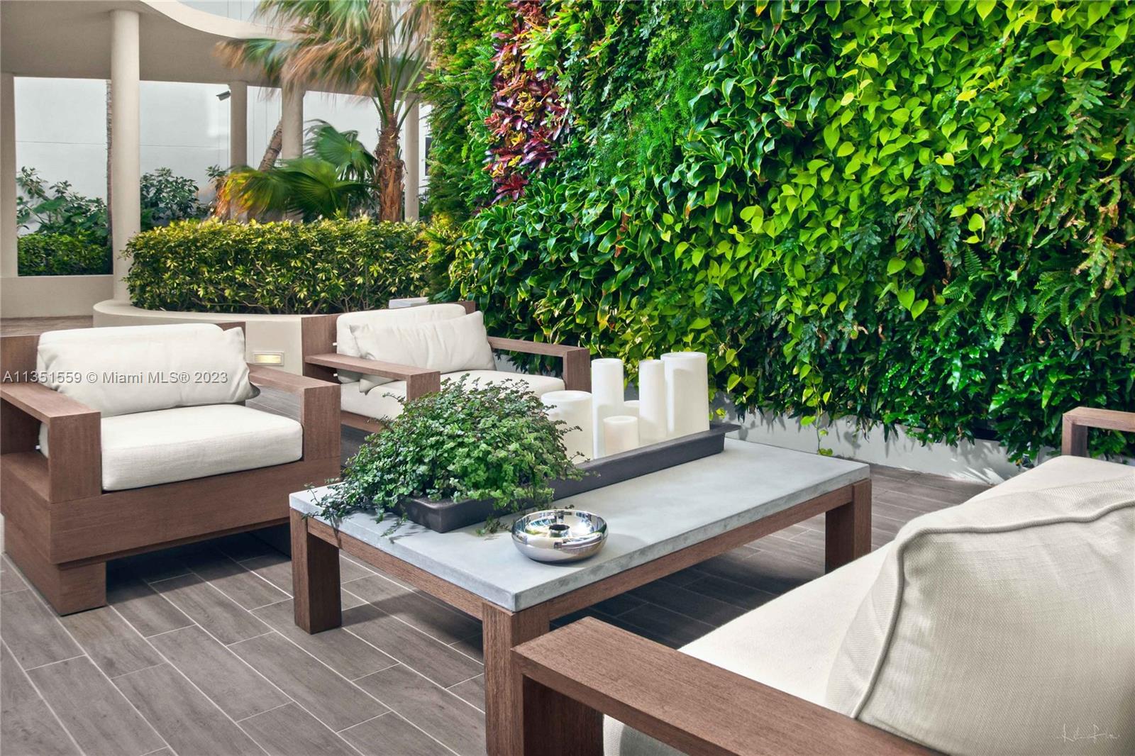 CONTINUUM ON SOUTH BEACH - Residential
