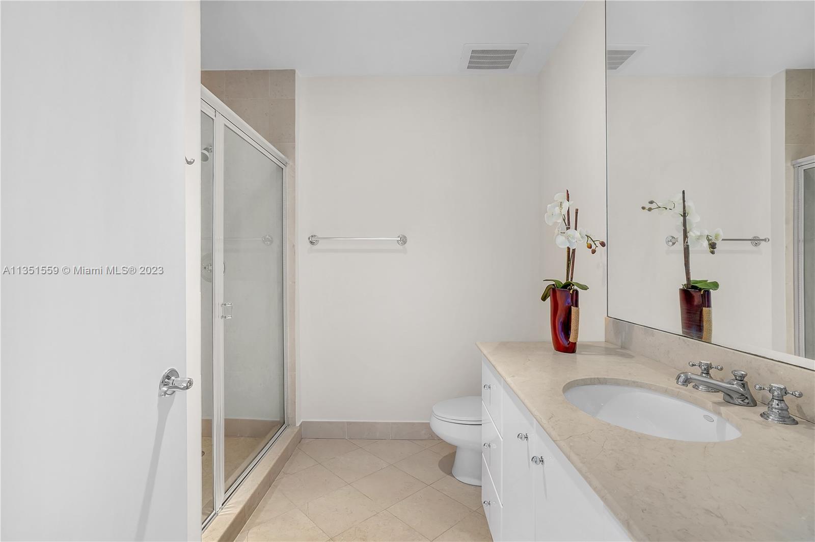 CONTINUUM ON SOUTH BEACH - Residential