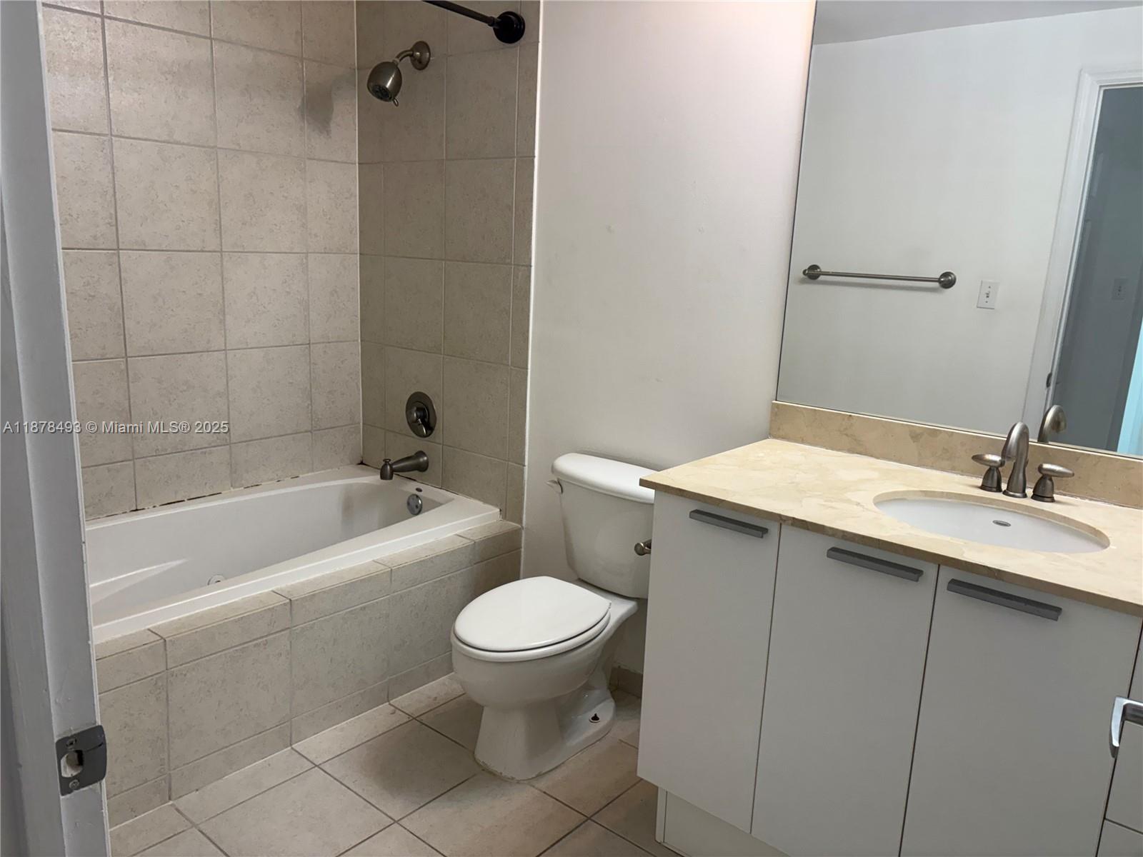 HOLLYWOOD STATION RES CON - Residential