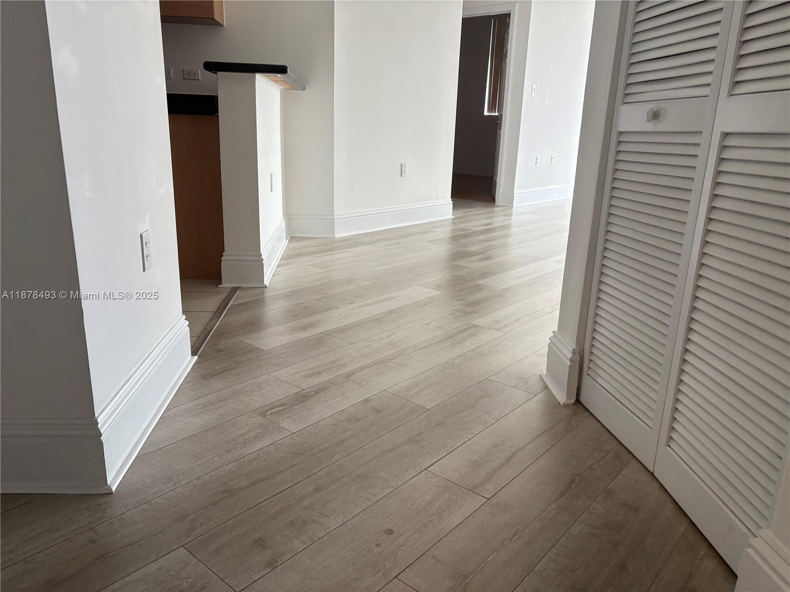 HOLLYWOOD STATION RES CON - Residential