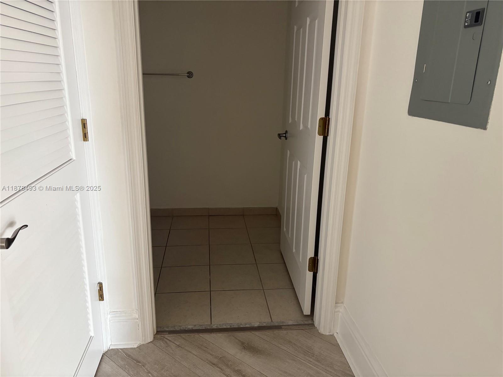 HOLLYWOOD STATION RES CON - Residential