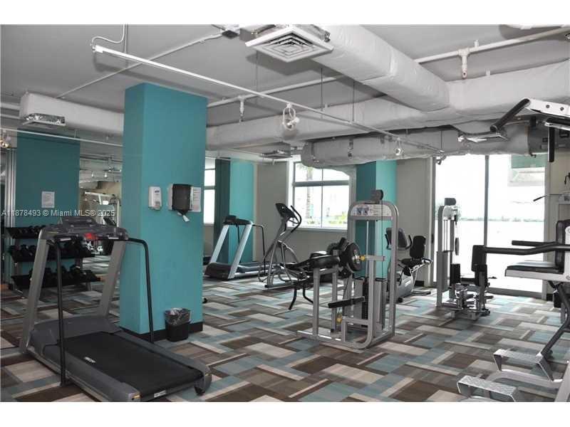 HOLLYWOOD STATION RES CON - Residential