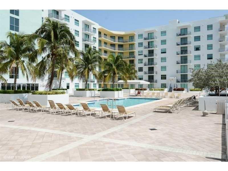 HOLLYWOOD STATION RES CON - Residential