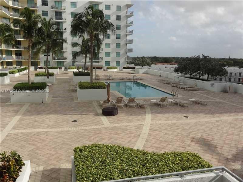 HOLLYWOOD STATION RES CON - Residential