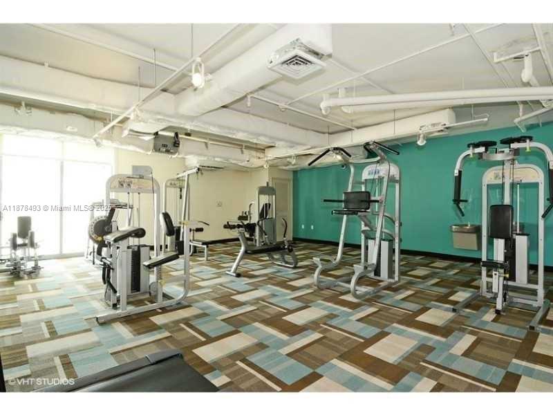 HOLLYWOOD STATION RES CON - Residential