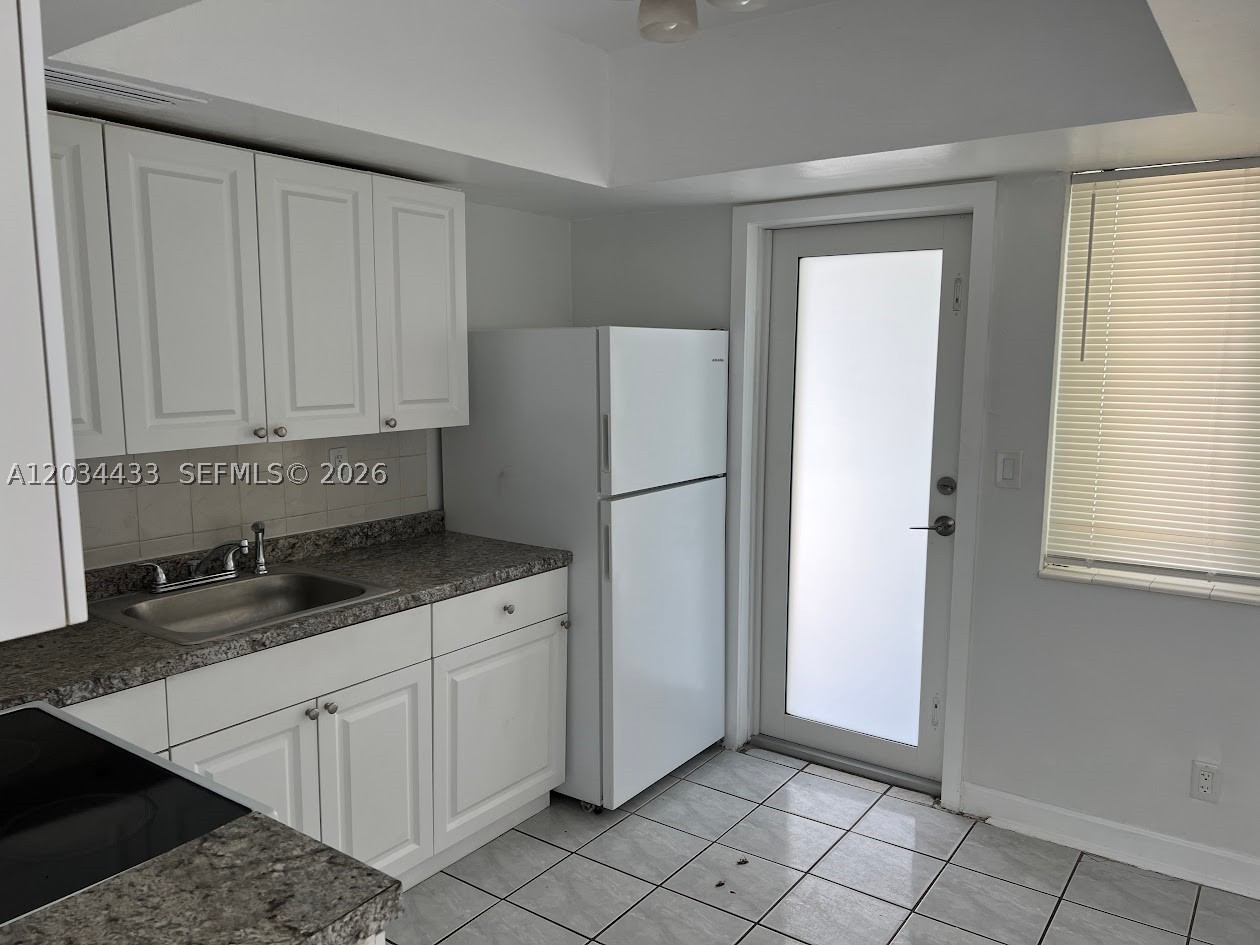 HOLLYWOOD BEACH HEIGHTS S - Residential Lease