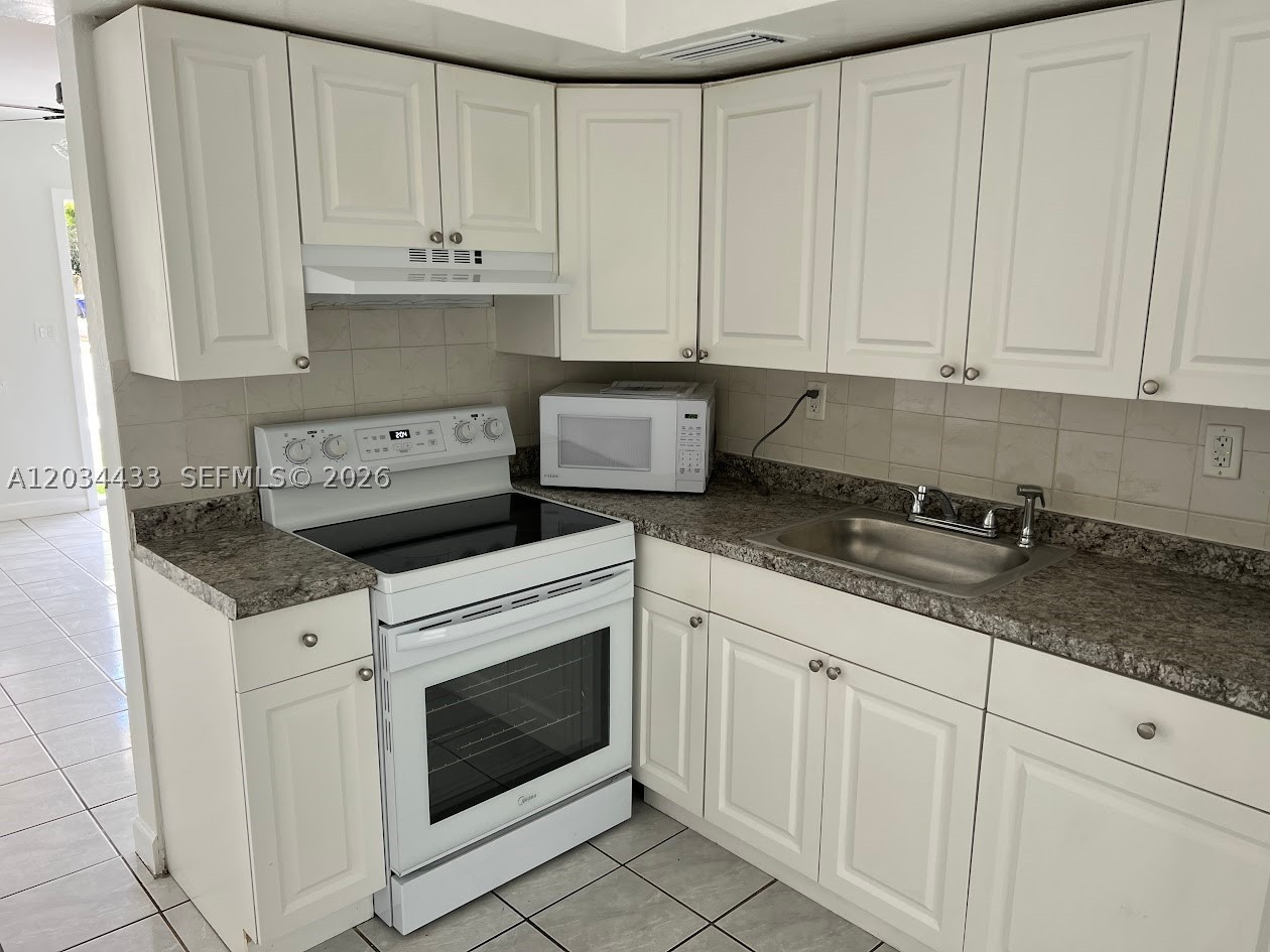 HOLLYWOOD BEACH HEIGHTS S - Residential Lease