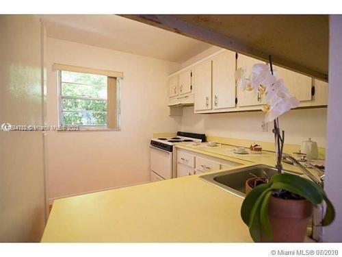 VILLAGE OF KINGS CREEK CO - Residential Lease