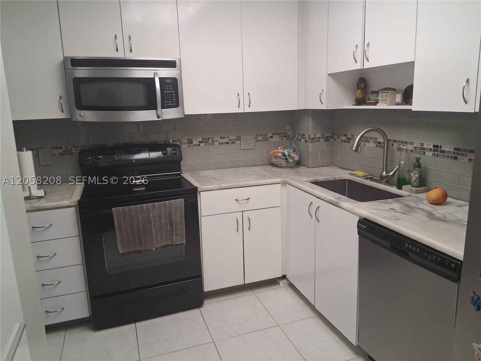 HILLCREST NO 21 CONDO - Residential