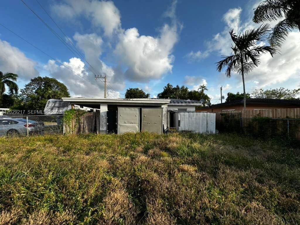 Property Features:

2 Bedrooms 1 Bathroom (Could easily be a 3/1)
988 Sq Ft
Pool
Vacant at Closing


Don’t miss this incredible opportunity to own a property with great potential in a desirable location!