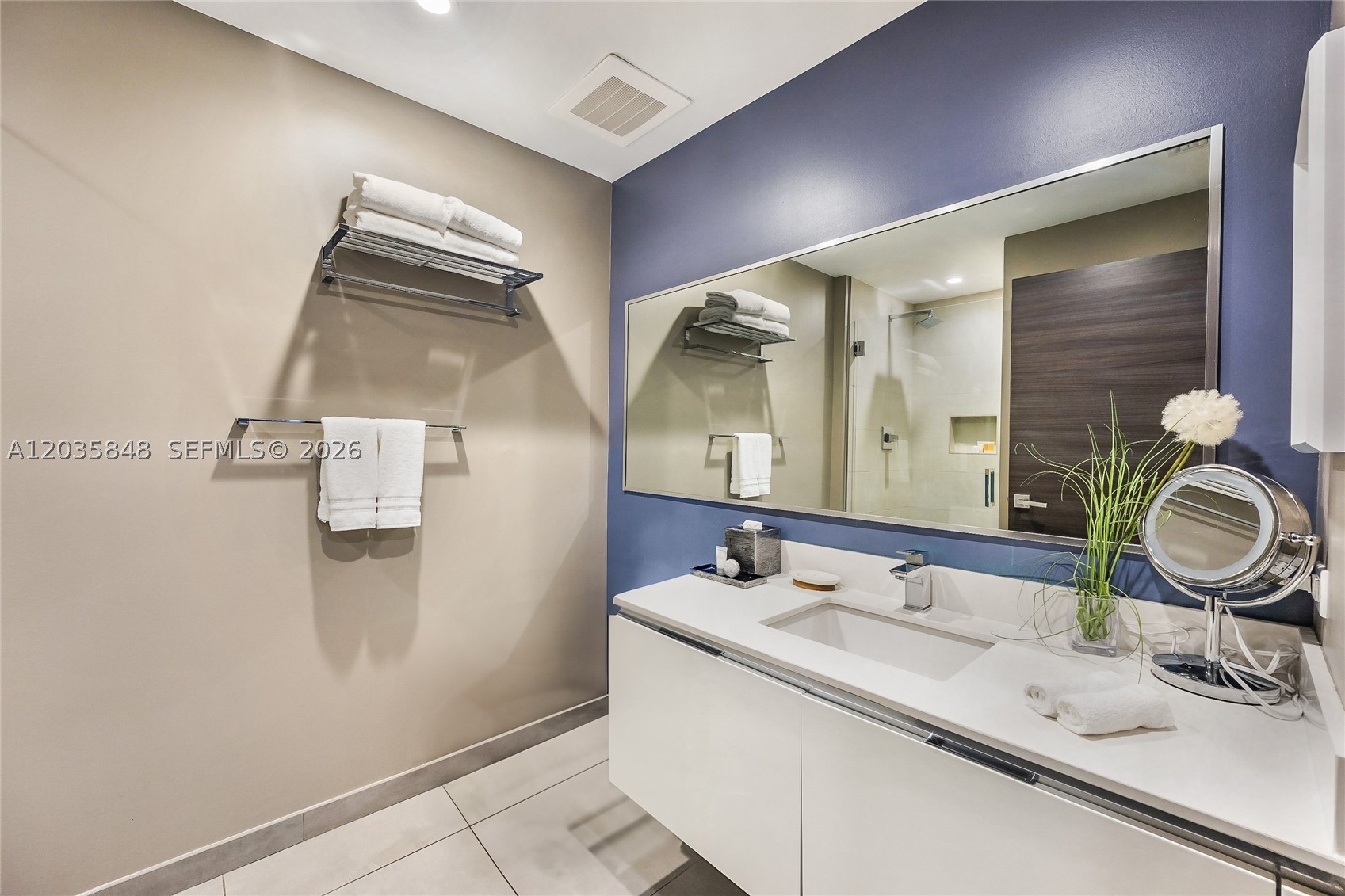 COSTA HOLLYWOOD CONDO - Residential