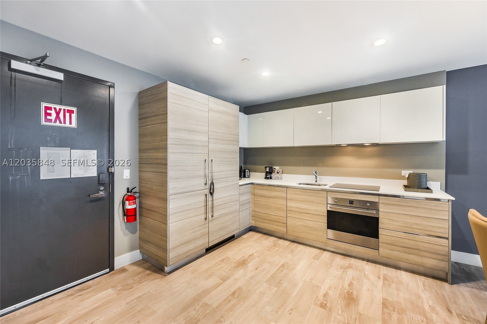 COSTA HOLLYWOOD CONDO - Residential