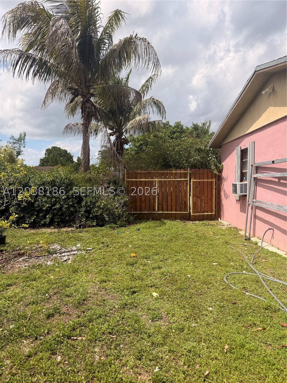 Cozy, perfect starter home (Or forever home) to make your own. 
Good bones, no roof issues. Priced to sell quickly. 3 bedrooms, 2 bathrooms. Close to hospital, shopping centers etc. Exterior needs clean up of overgrown trees but yard is great size. 
Interior needs minor updates but can live on the property as updates are being made. OPEN HOUSE WEDNESDAY 6/17 6PM - 7:30PM.